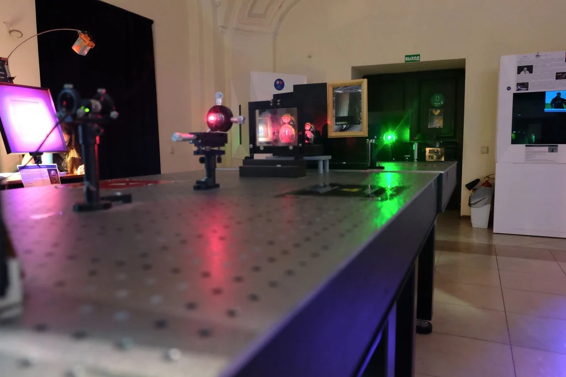Visual for this record: Denisyuk's 1962 reflection hologram lacked a laser to prove itself