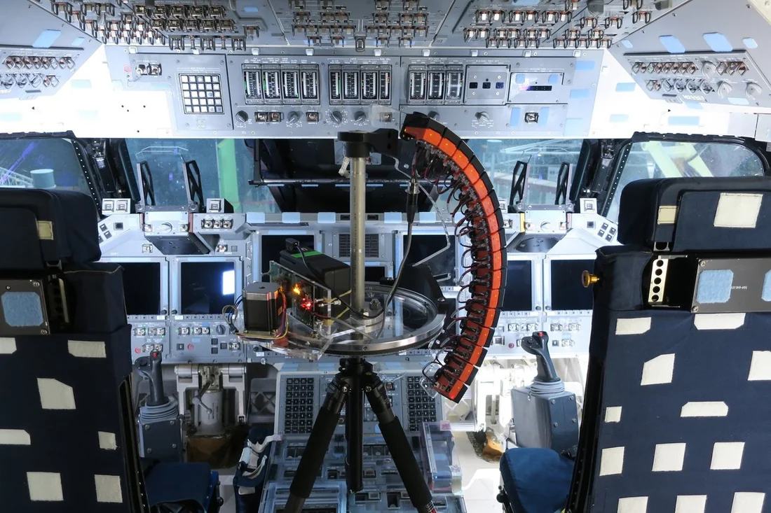 Visual for this record: Google's light-field VR app resamples rays, it builds no mesh